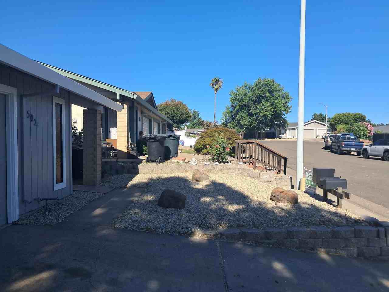 502 Hyacinth Ct - Photo 3 of 30
