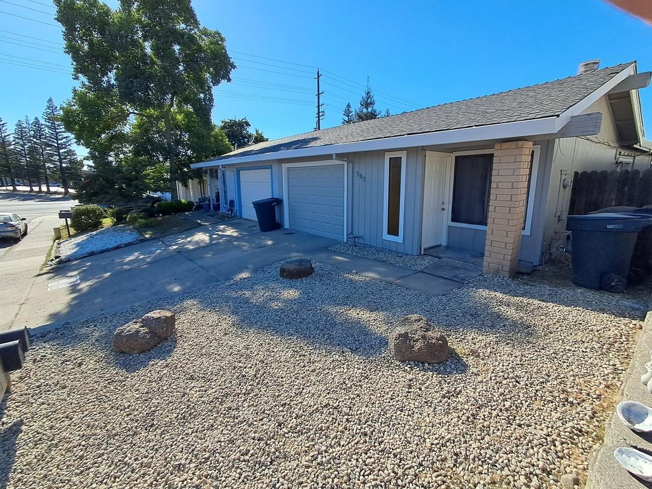 502 Hyacinth Ct - Photo 4 of 30