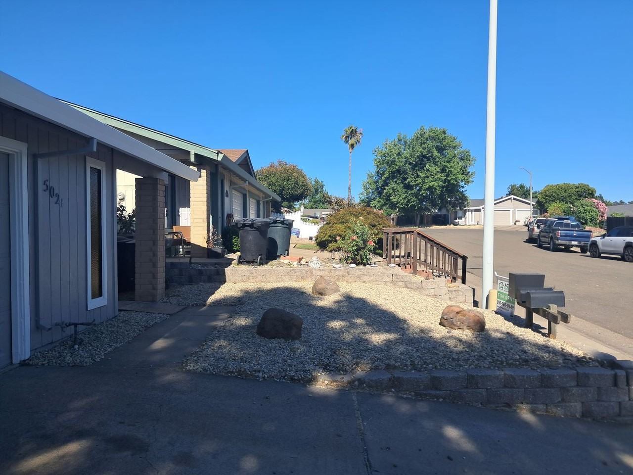 502 Hyacinth Ct - Photo 5 of 30