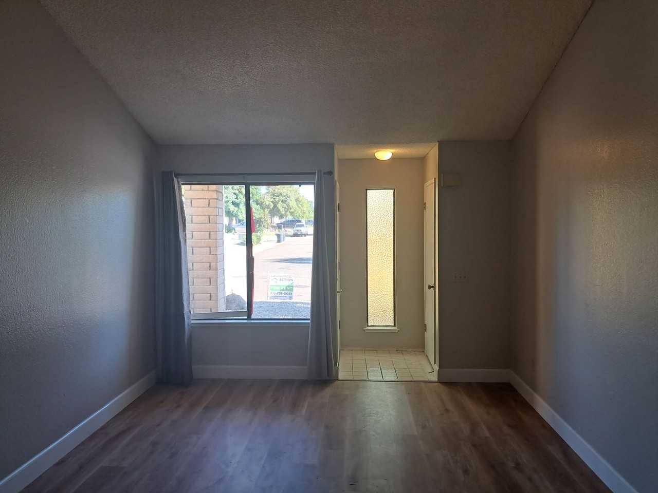 502 Hyacinth Ct - Photo 7 of 30