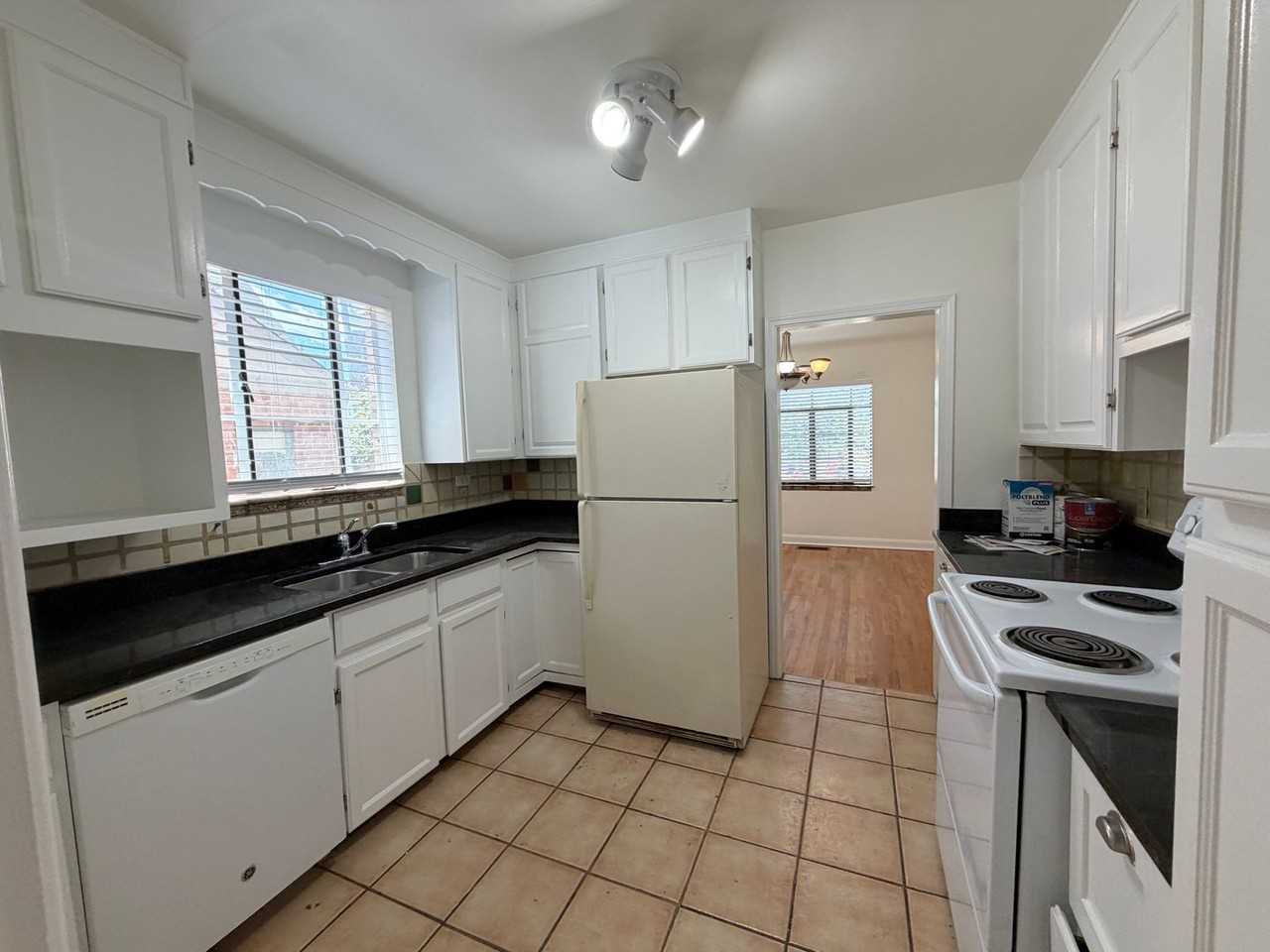 340 S Franklin St - Photo 3 of 50