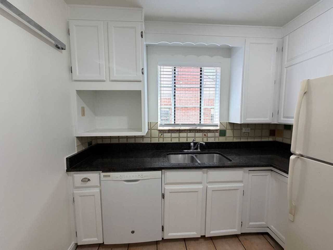 340 S Franklin St - Photo 4 of 50