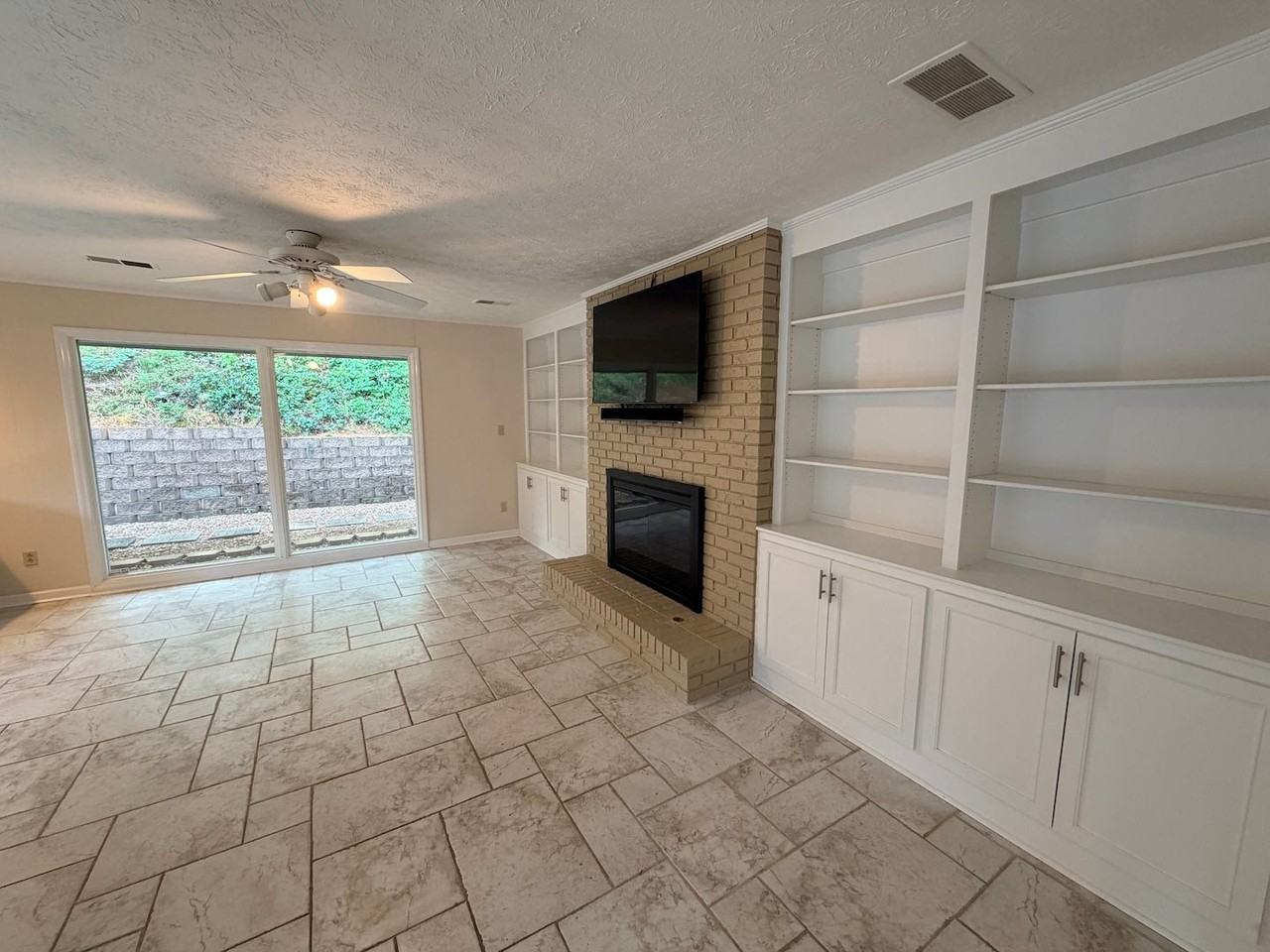 298 Indian Hills Trl - Photo 5 of 26
