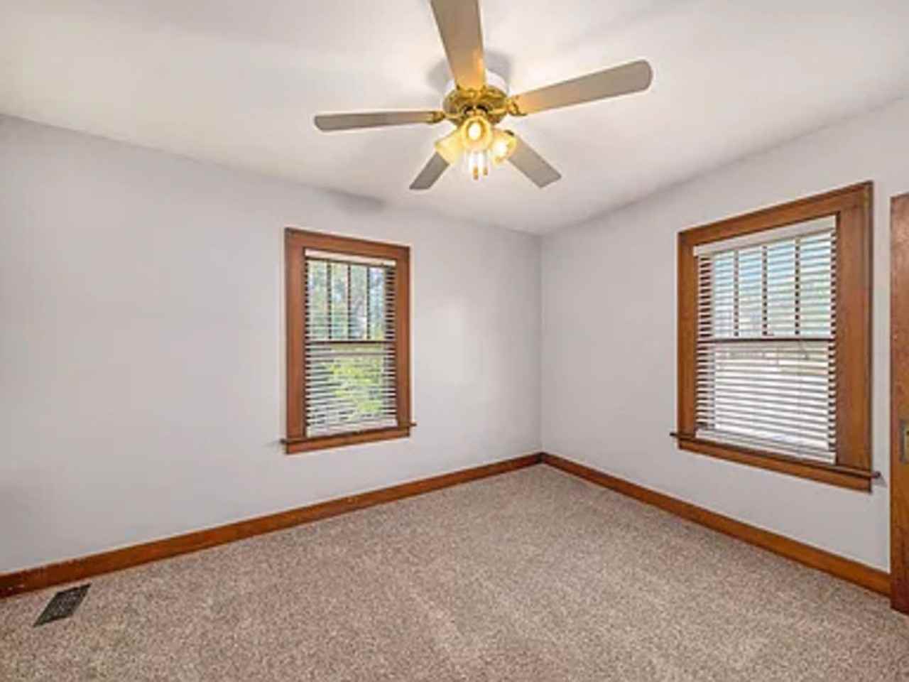 441 Forest St - Photo 2 of 12