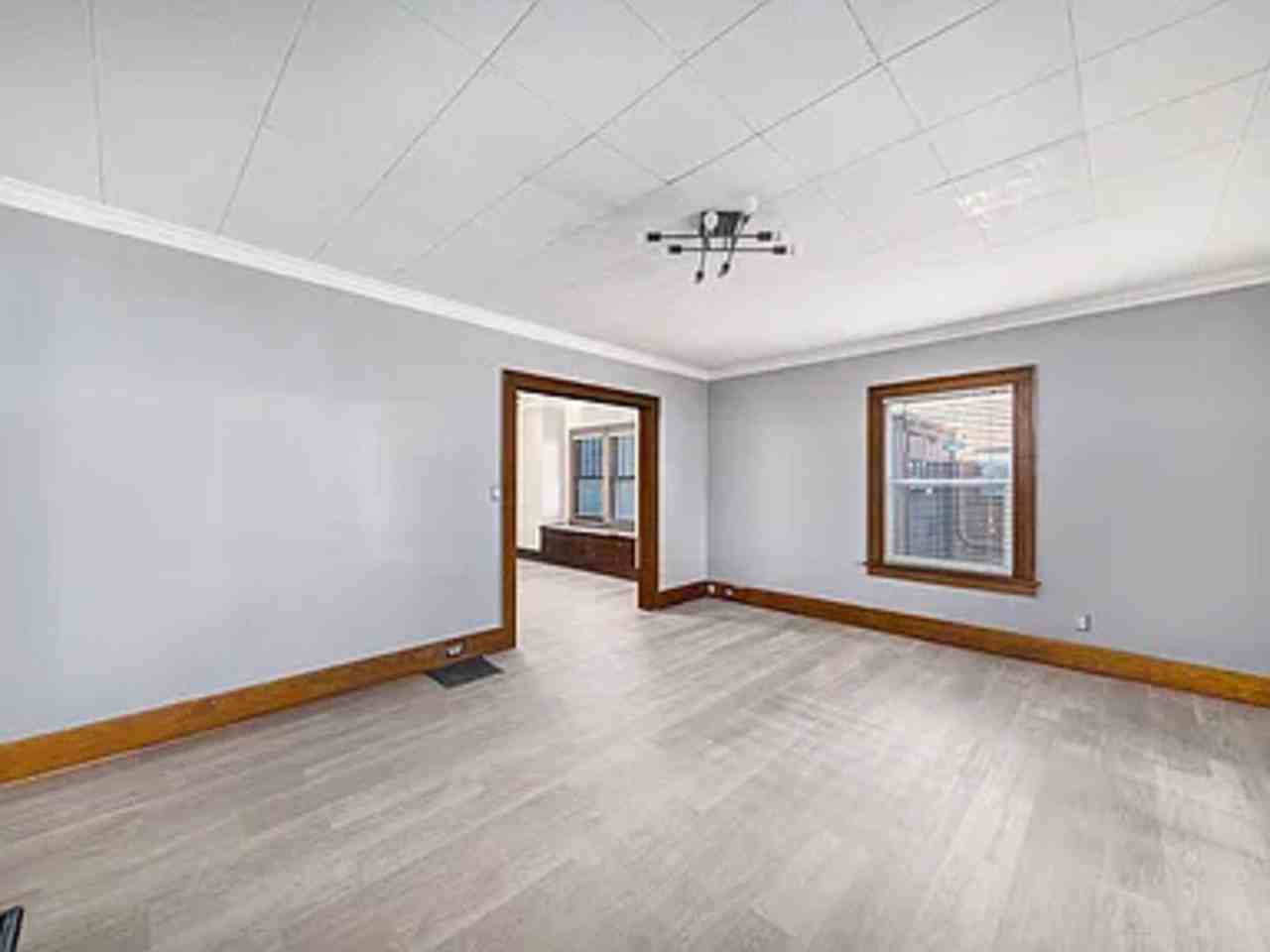 441 Forest St - Photo 3 of 12