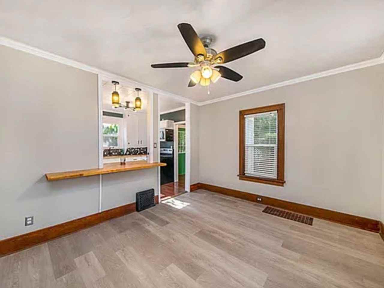 441 Forest St - Photo 6 of 12