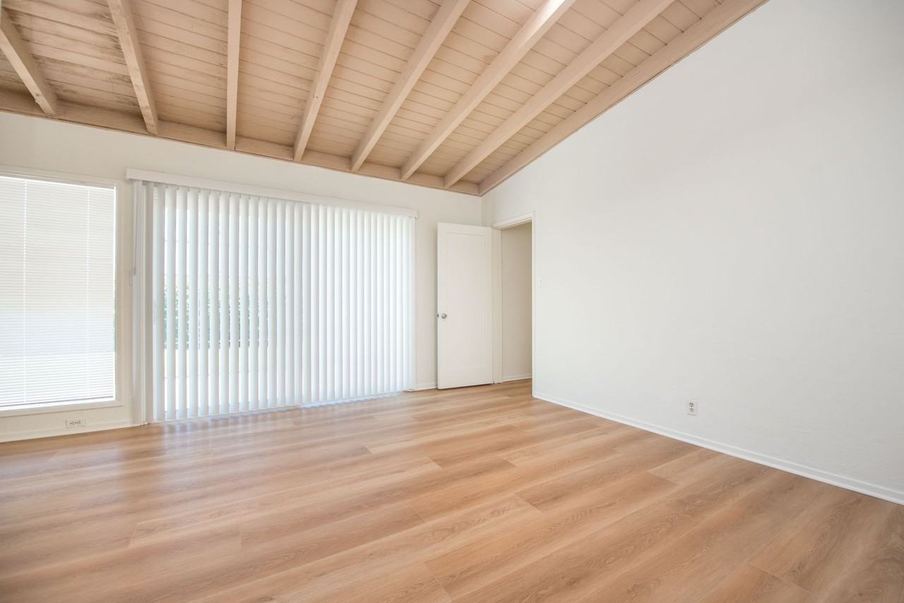 5769 E Oakbrook St - Photo 4 of 42