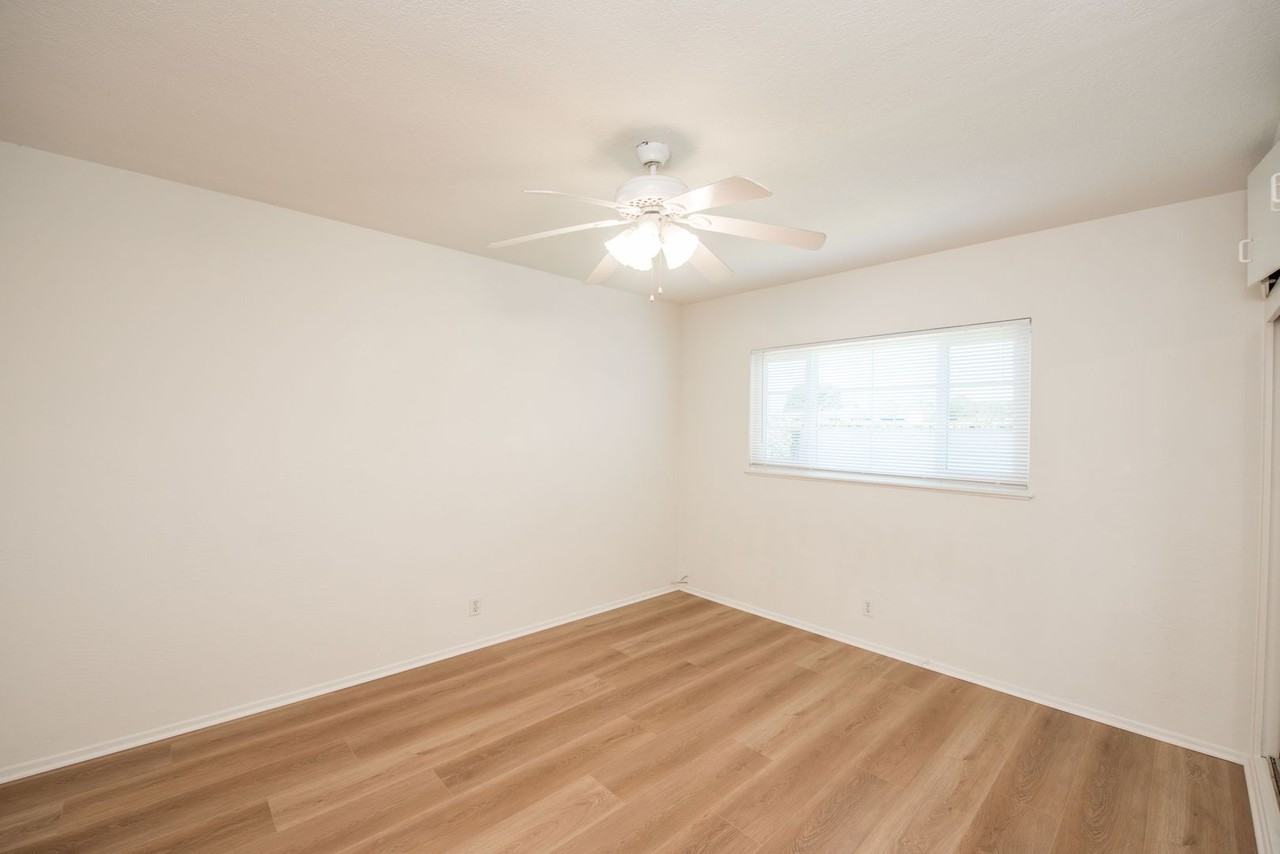 5769 E Oakbrook St - Photo 6 of 42