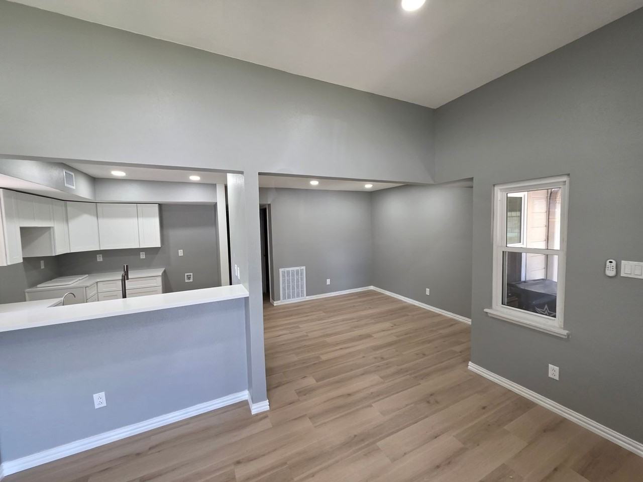 2419 E Timberview Ln - Photo 2 of 23