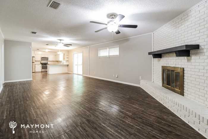 22 Single Oaks Dr - Photo 6 of 15