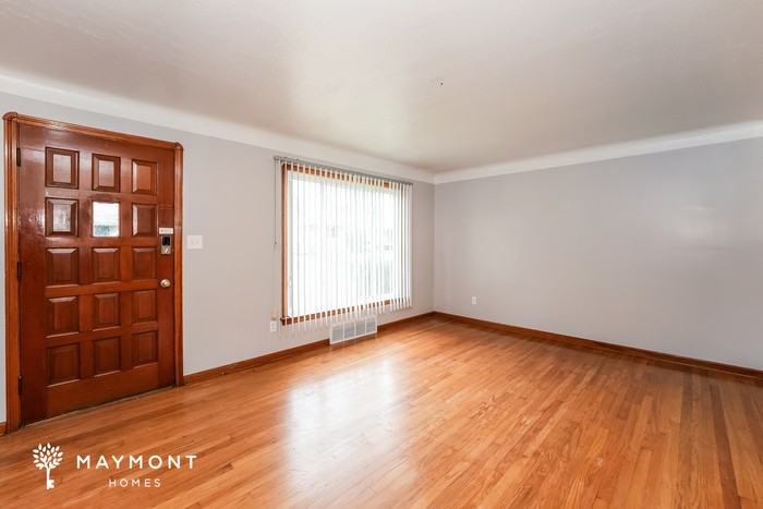 5158 Arch St - Photo 7 of 17