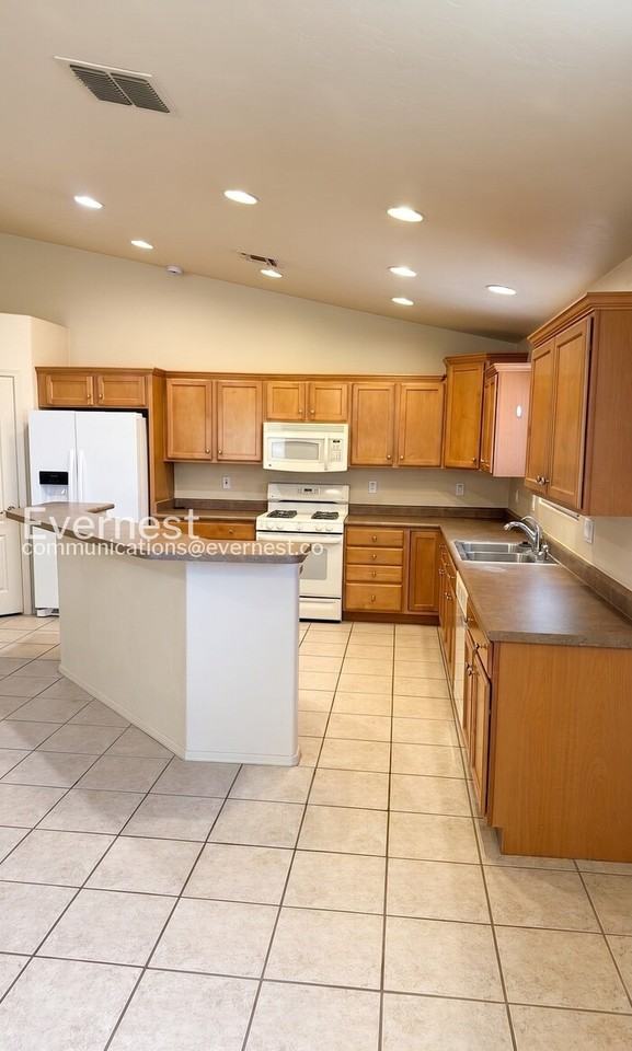 10454 E Ravenswood St - Photo 4 of 31