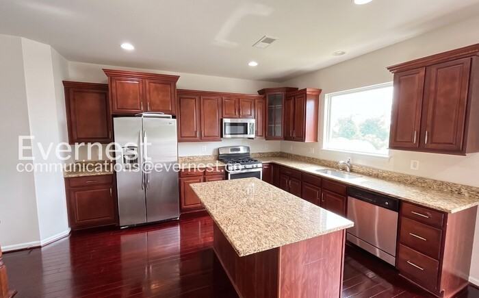 11774 Dawkins Ridge Ln - Photo 5 of 33