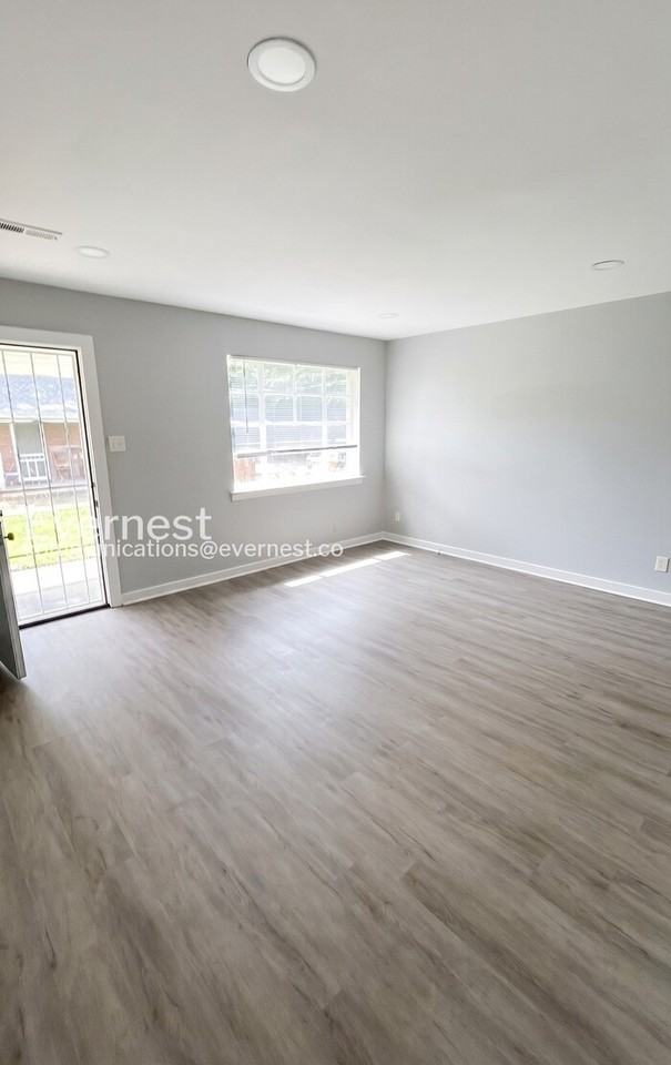 1000 4th Ave W #3 - Photo 2 of 10