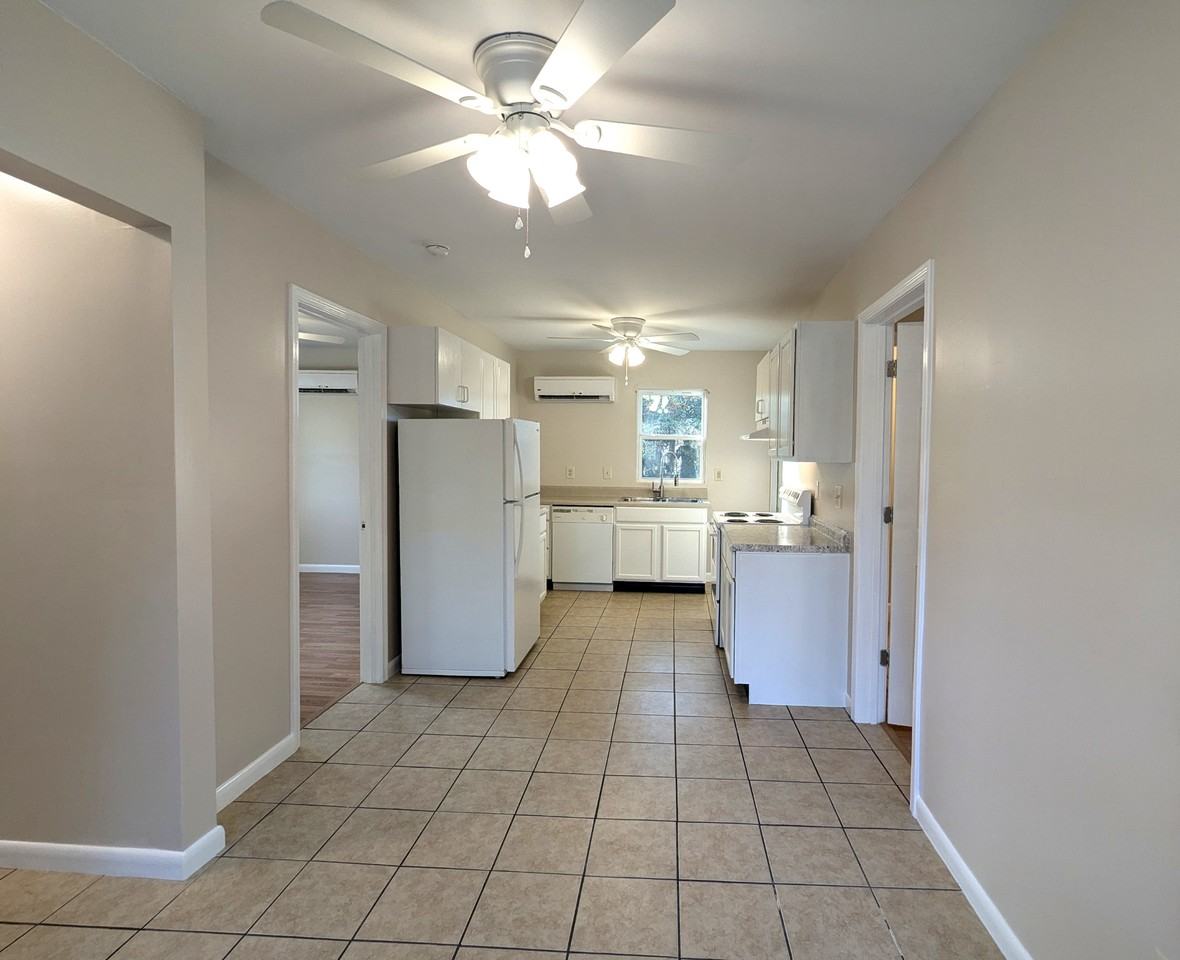 512 32nd Ave N #B - Photo 4 of 14