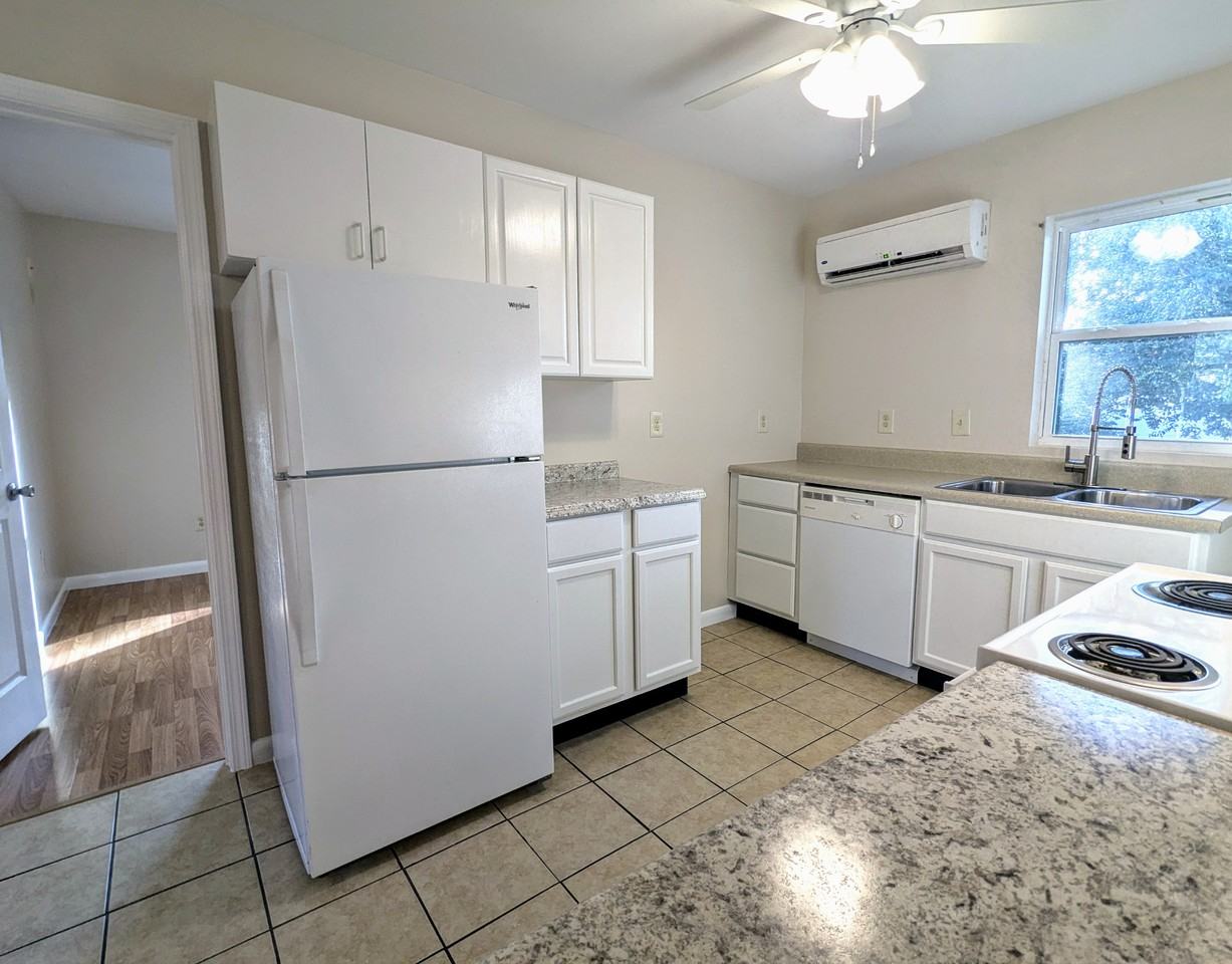 512 32nd Ave N #B - Photo 6 of 14