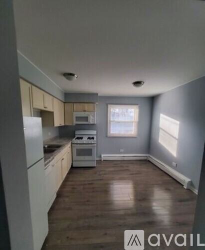 1034 E Division St #C - Photo 2 of 5