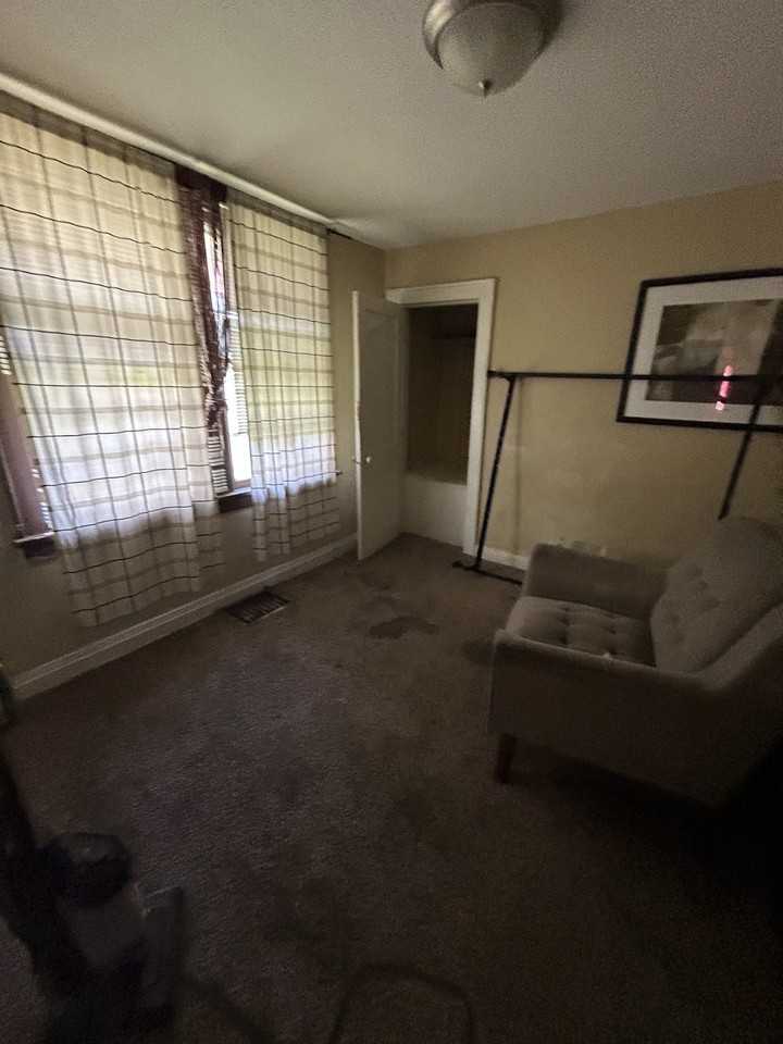 4025 Beachwood Ave #NA - Photo 5 of 12