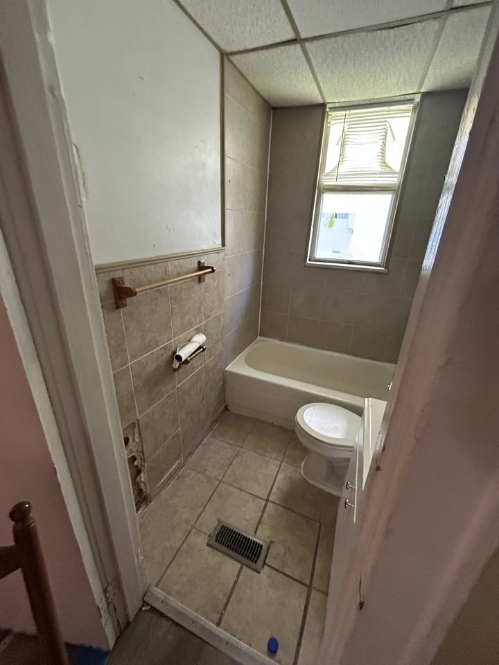 4025 Beachwood Ave #NA - Photo 6 of 12
