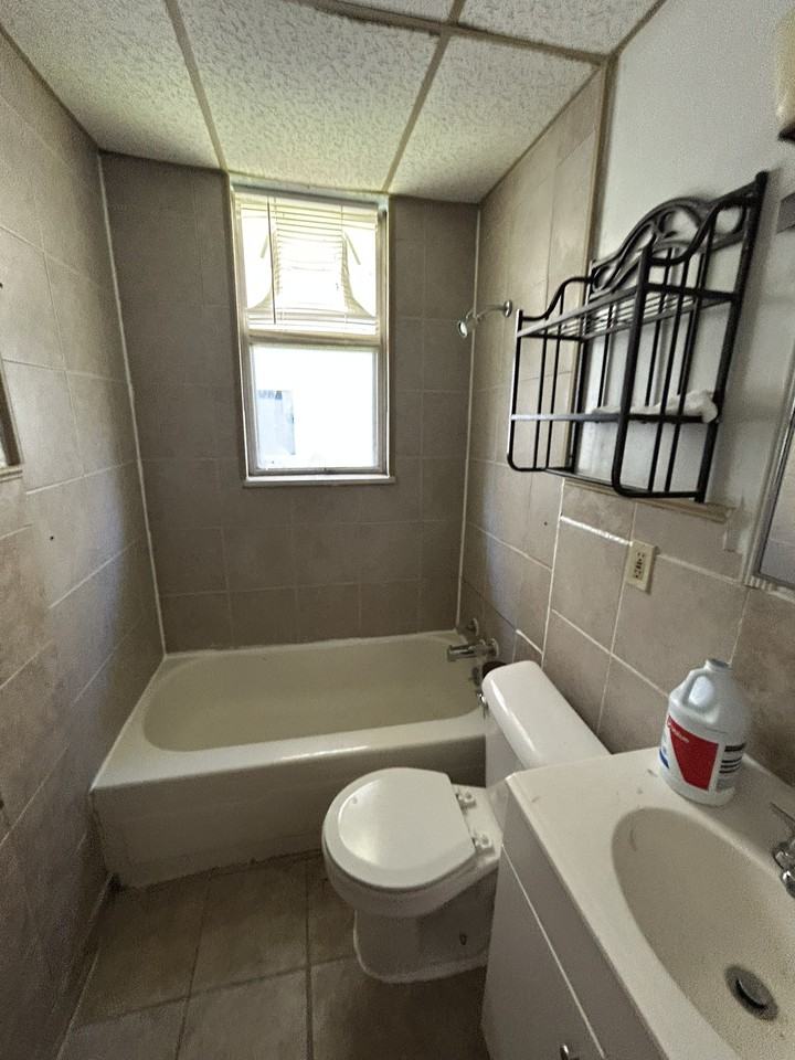 4025 Beachwood Ave #NA - Photo 7 of 12