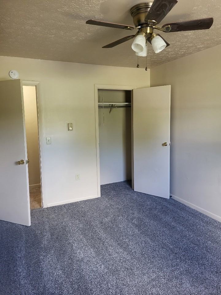 100 Ash Dr. - Photo 5 of 8