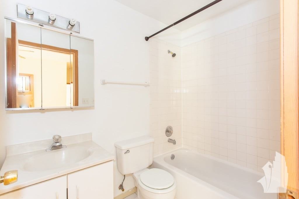 635 W Barry #311 - Photo 7 of 11