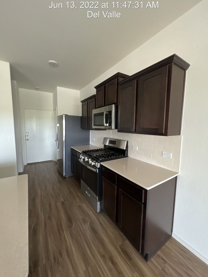 15209 Spruce Frost CoveUnit B #1 - Photo 5 of 27