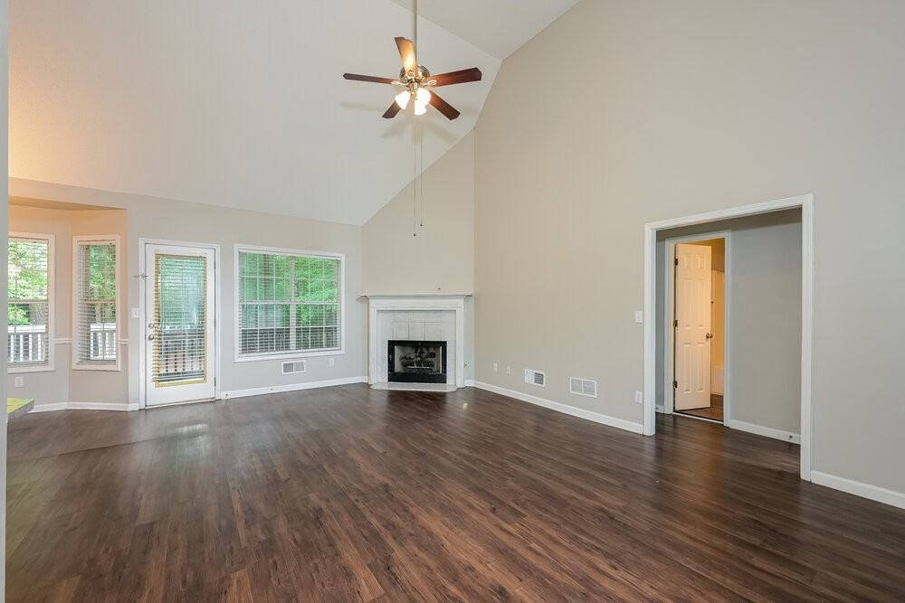 128 Alexander Dr - Photo 5 of 17