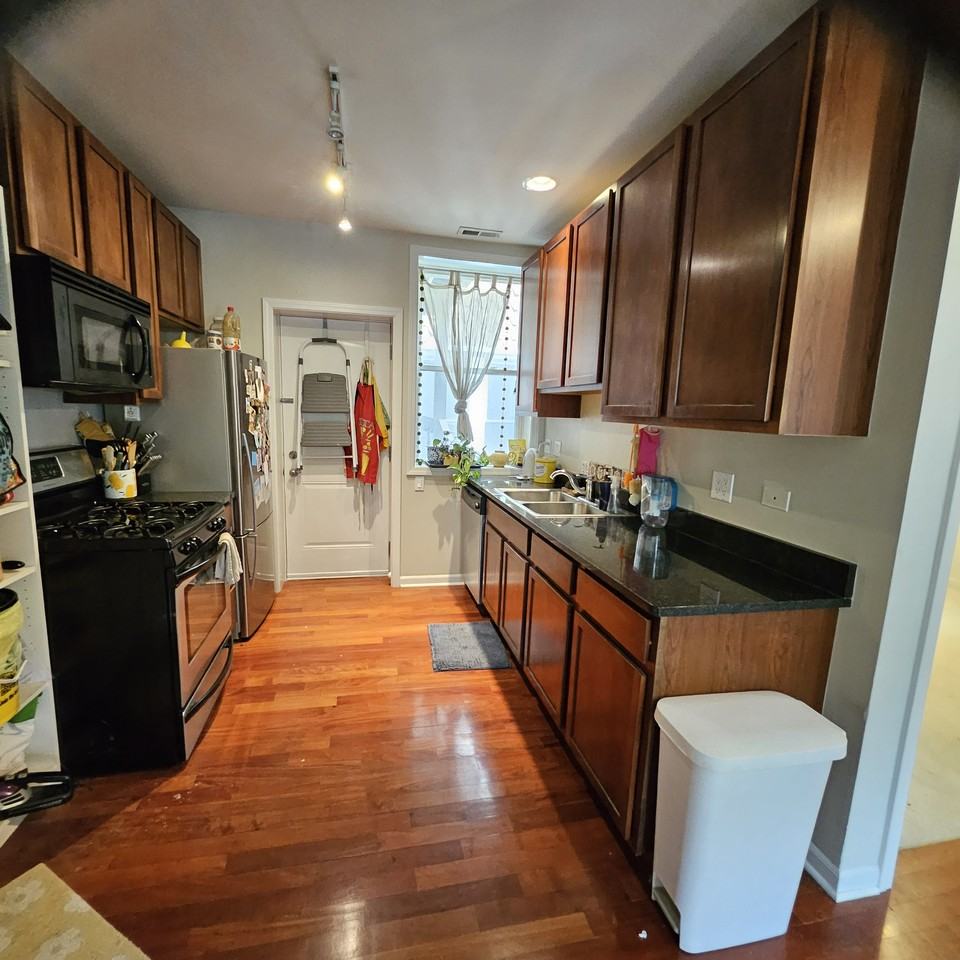 1750 W Rascher Ave #1 - Photo 4 of 11