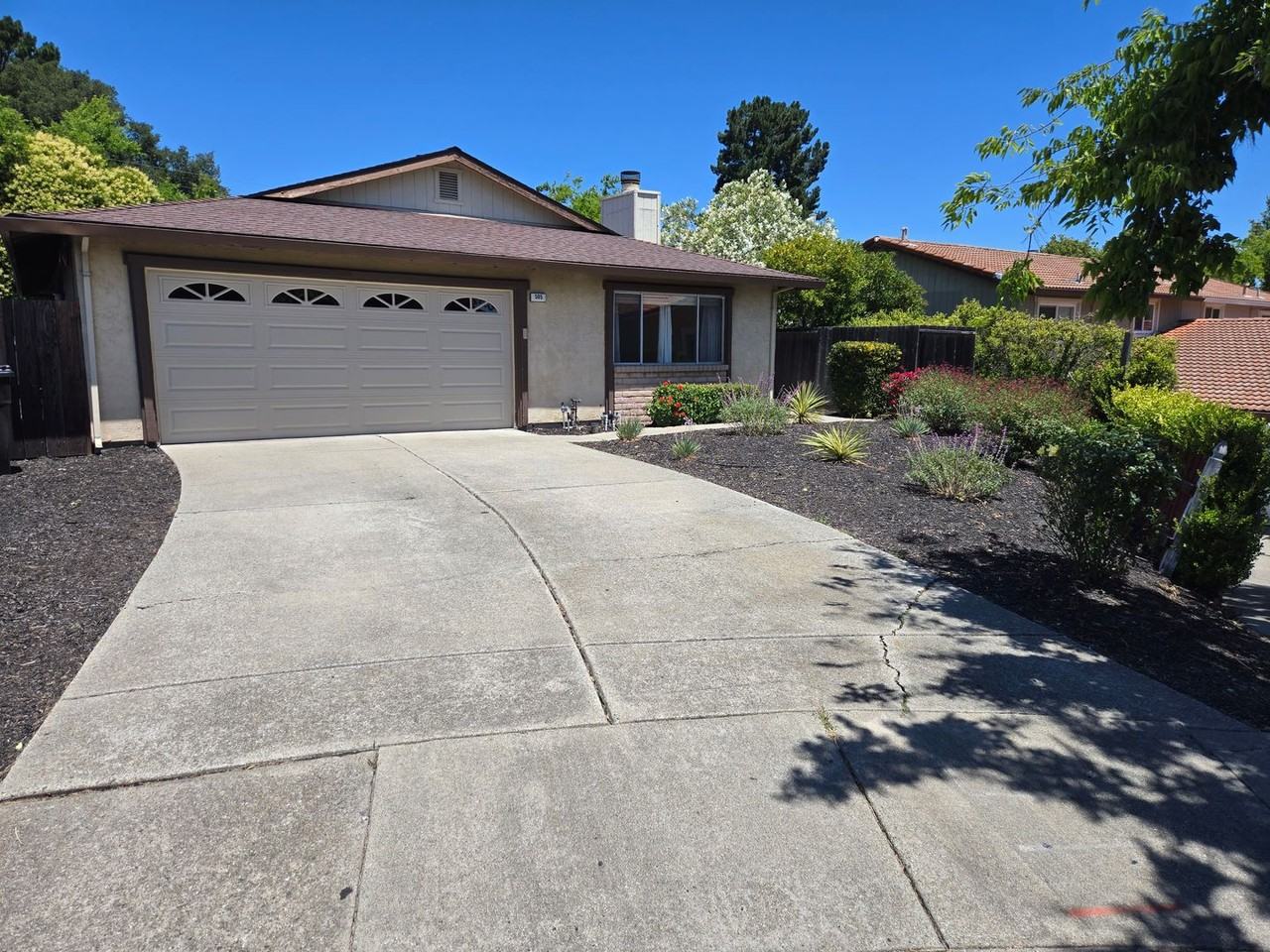 505 Mission Pl - Photo 4 of 24