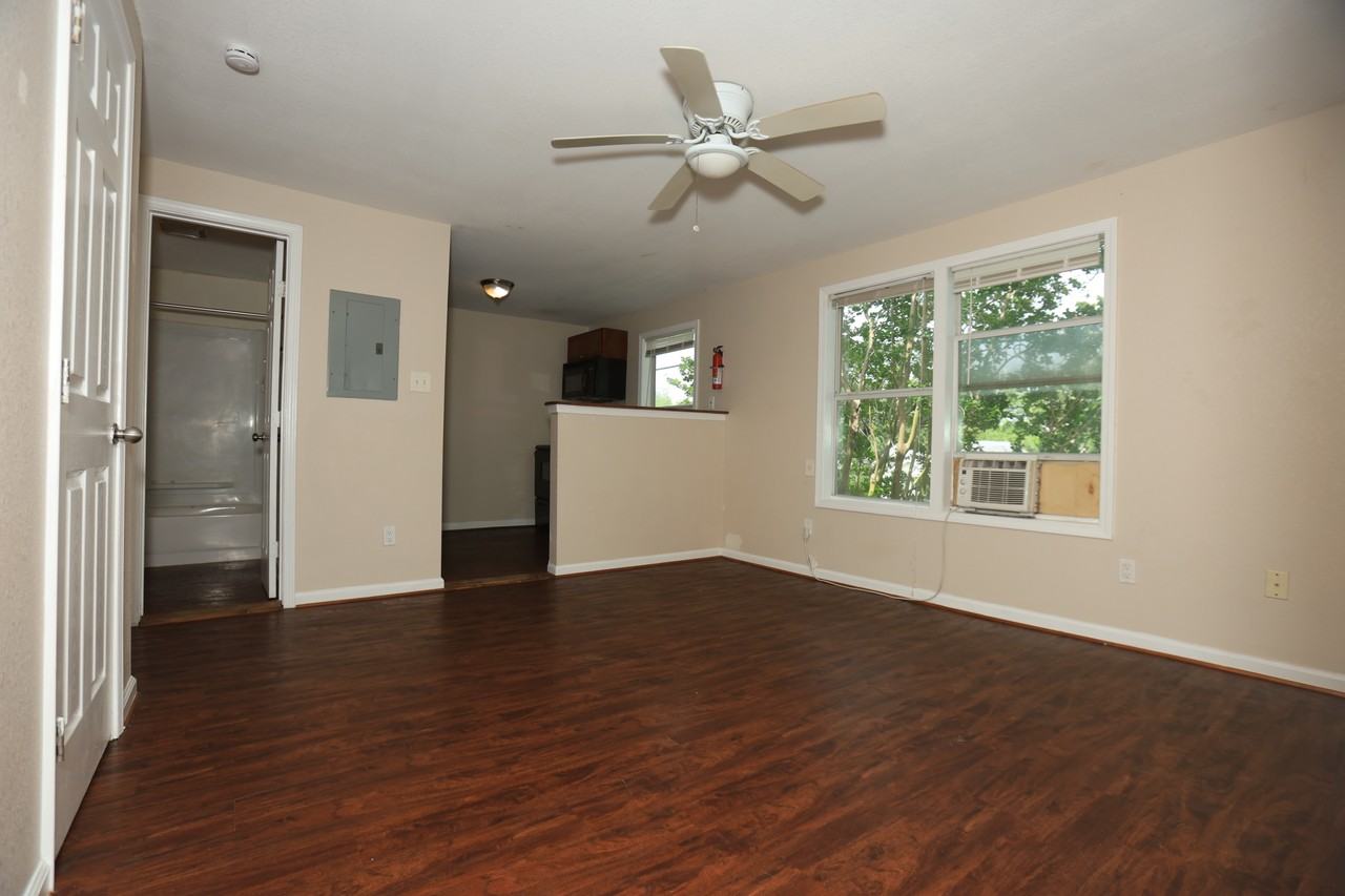 256 E Pecan Ln #1 - Photo 2 of 16