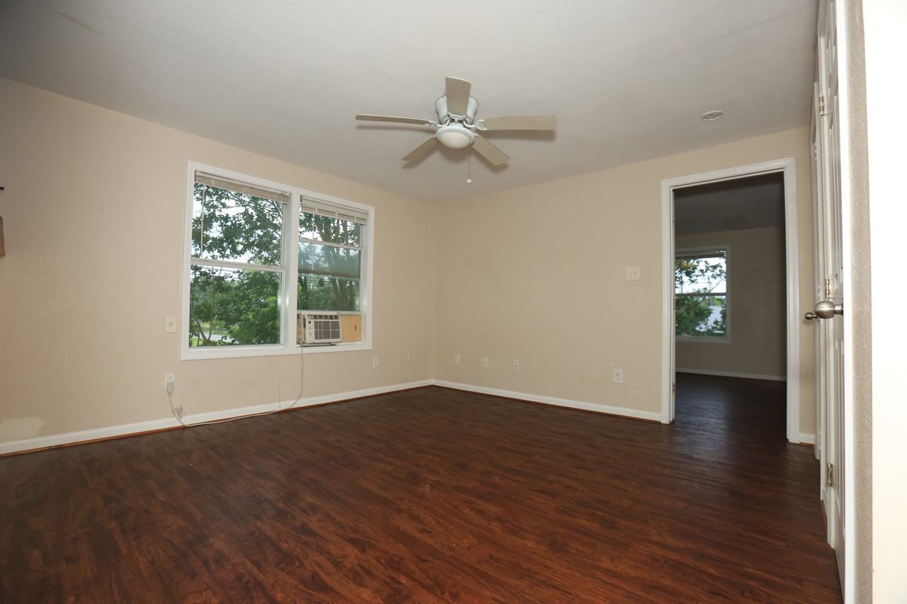 256 E Pecan Ln #1 - Photo 4 of 16