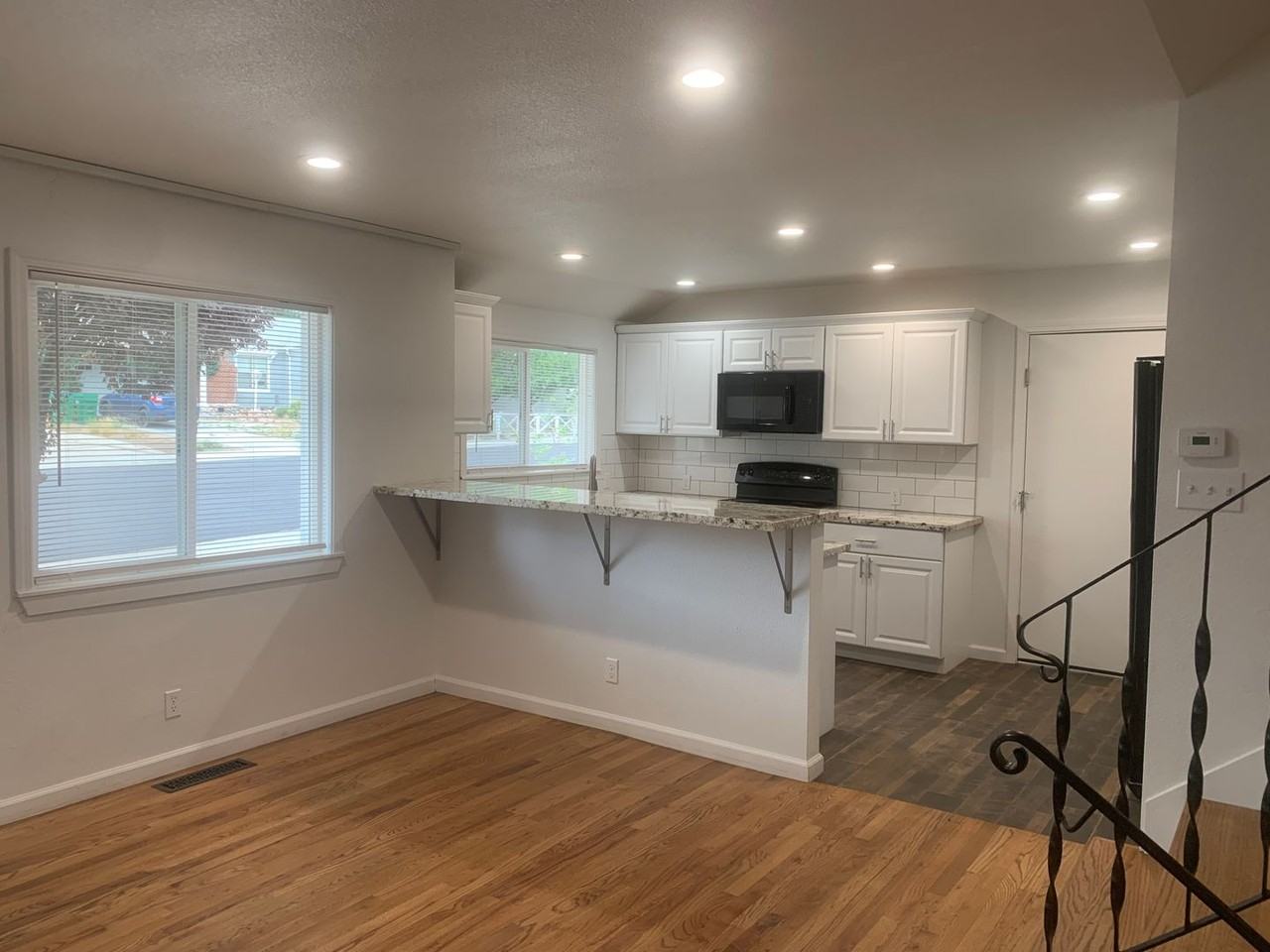 902 Munley Dr - Photo 3 of 18