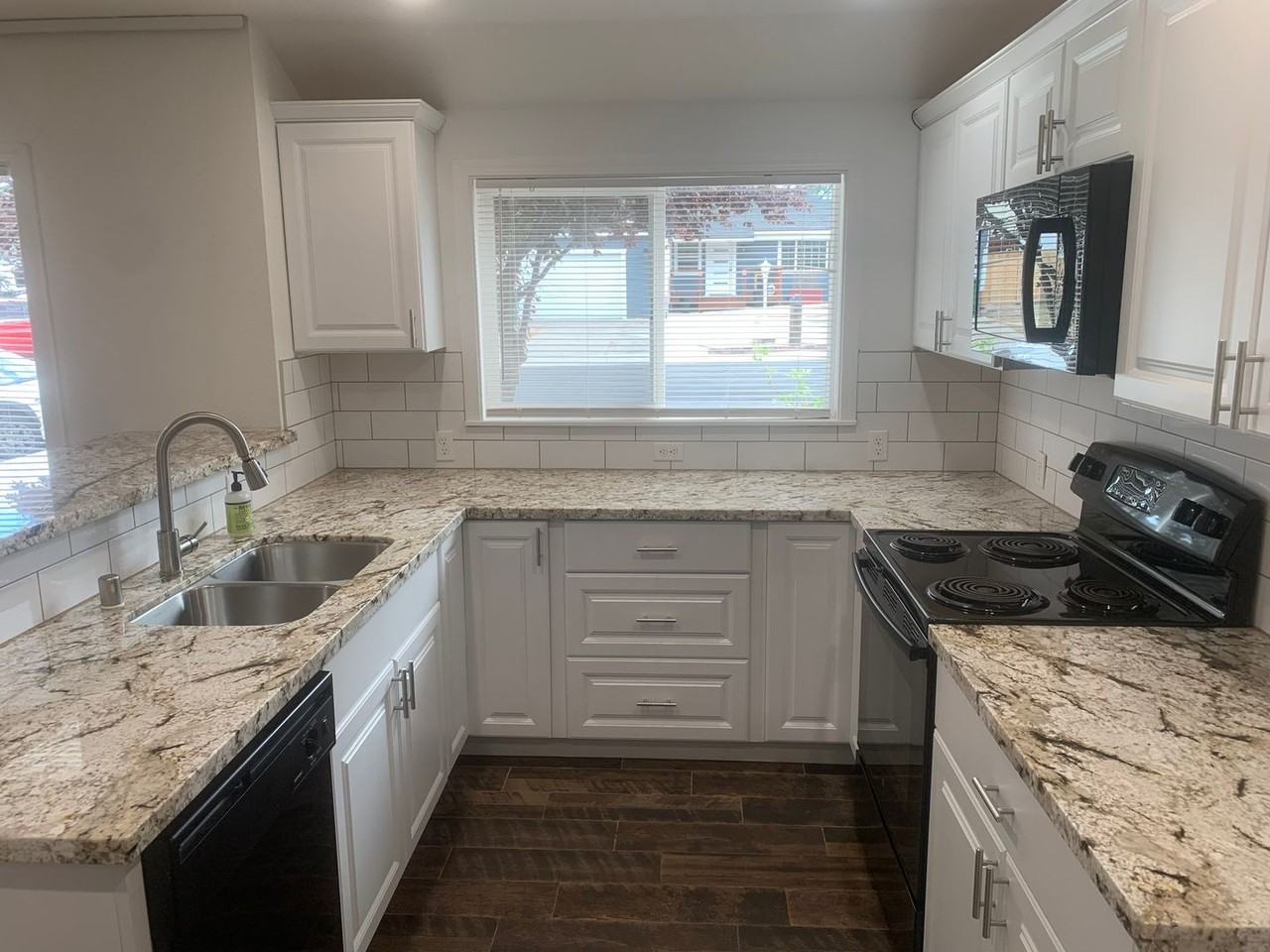 902 Munley Dr - Photo 4 of 18