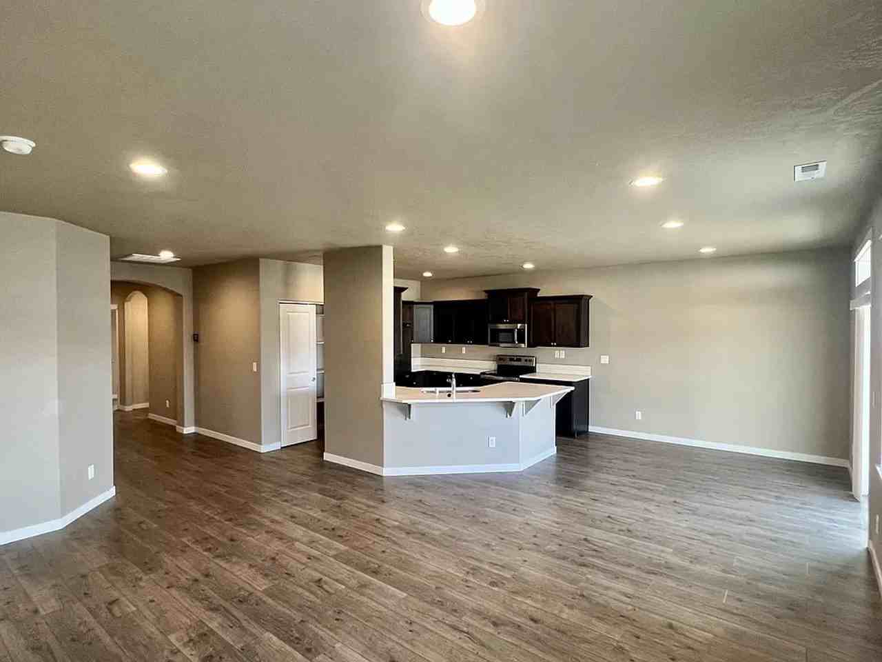 2395 Chelan St - Photo 2 of 7
