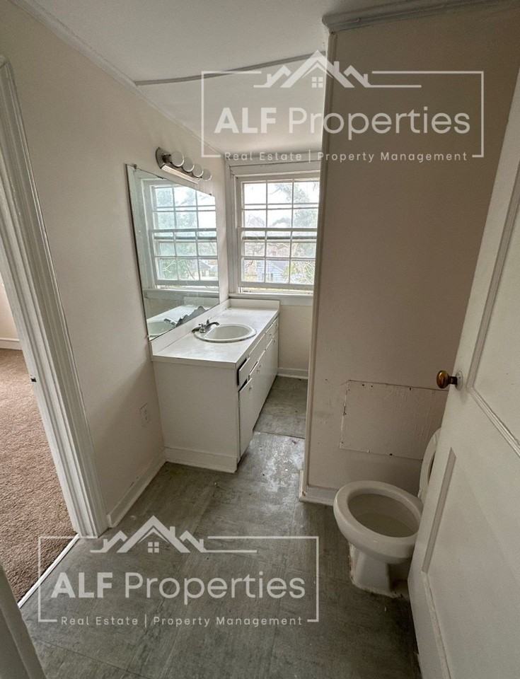 2607 Oxford Rd - Photo 5 of 15
