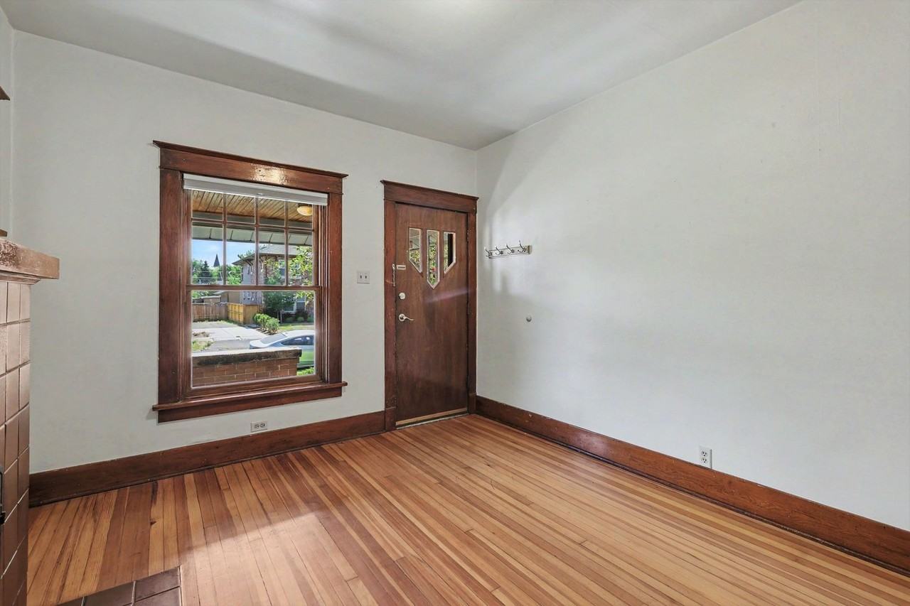2123 S Franklin St - Photo 4 of 21