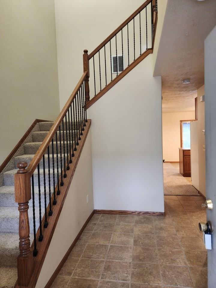 3301 W Bitterroot St - Photo 2 of 17