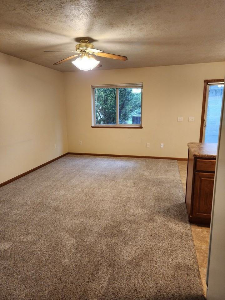 3301 W Bitterroot St - Photo 3 of 17