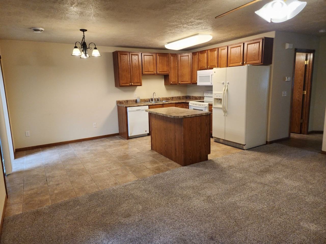 3301 W Bitterroot St - Photo 4 of 17