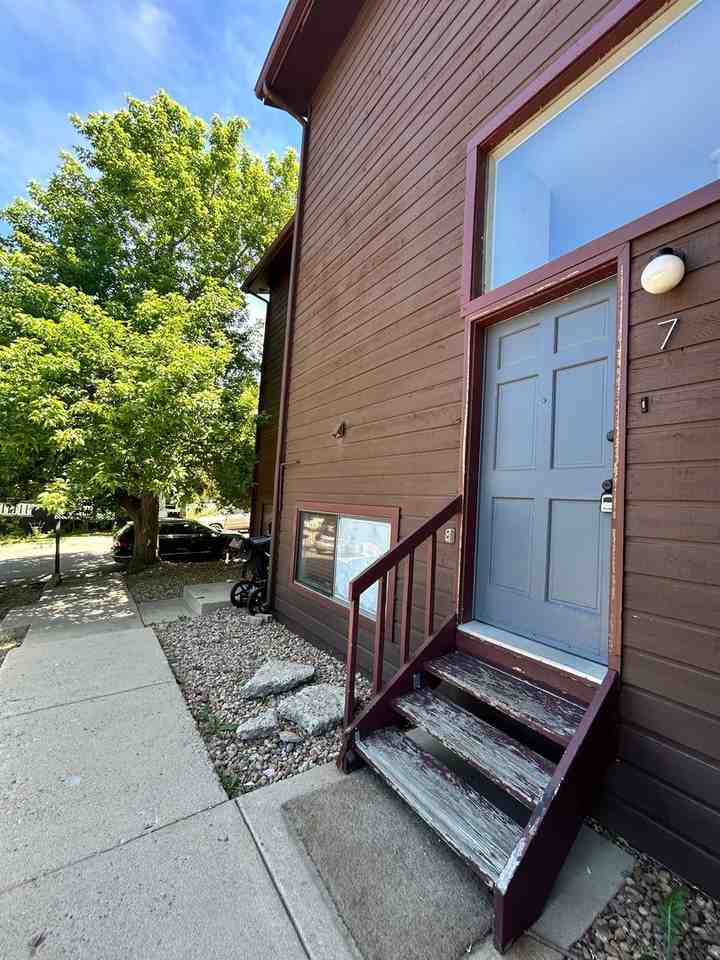 1031 Portland Pl - Photo 3 of 29