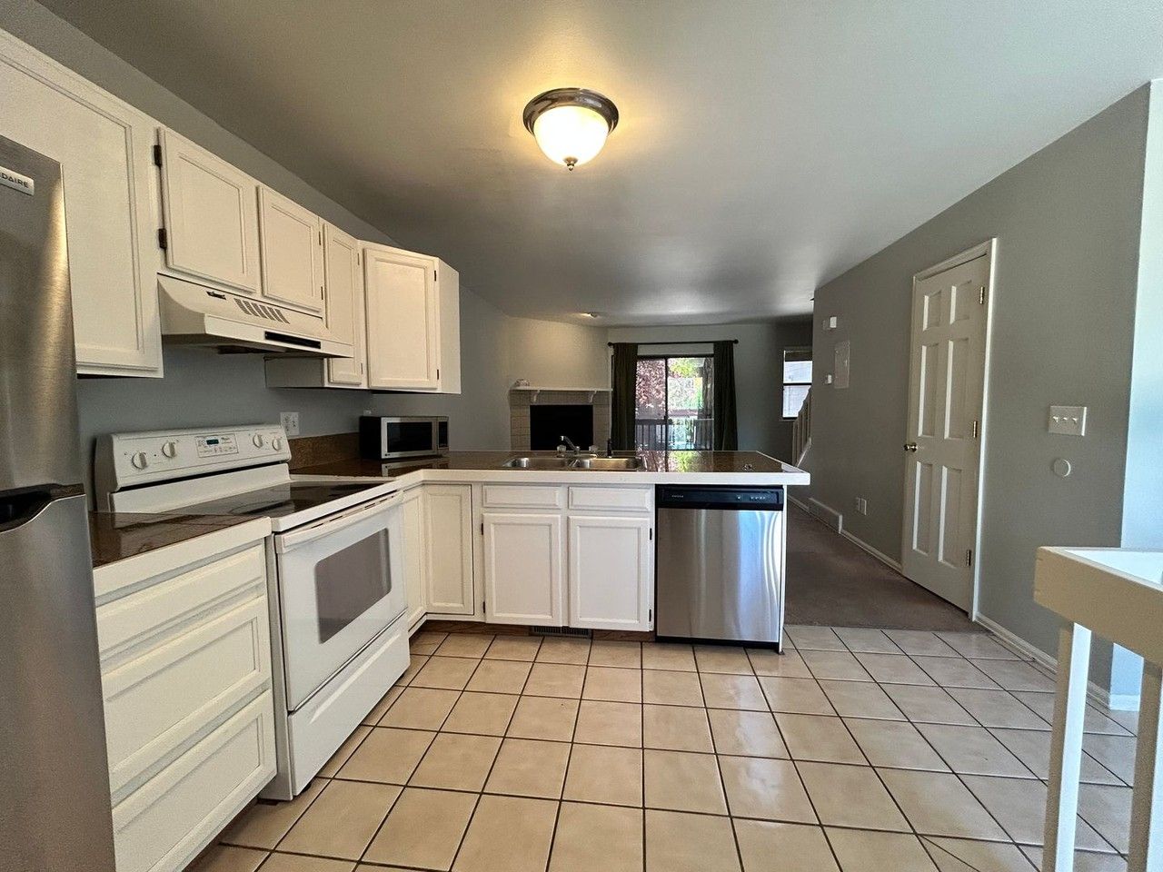 1031 Portland Pl - Photo 6 of 29