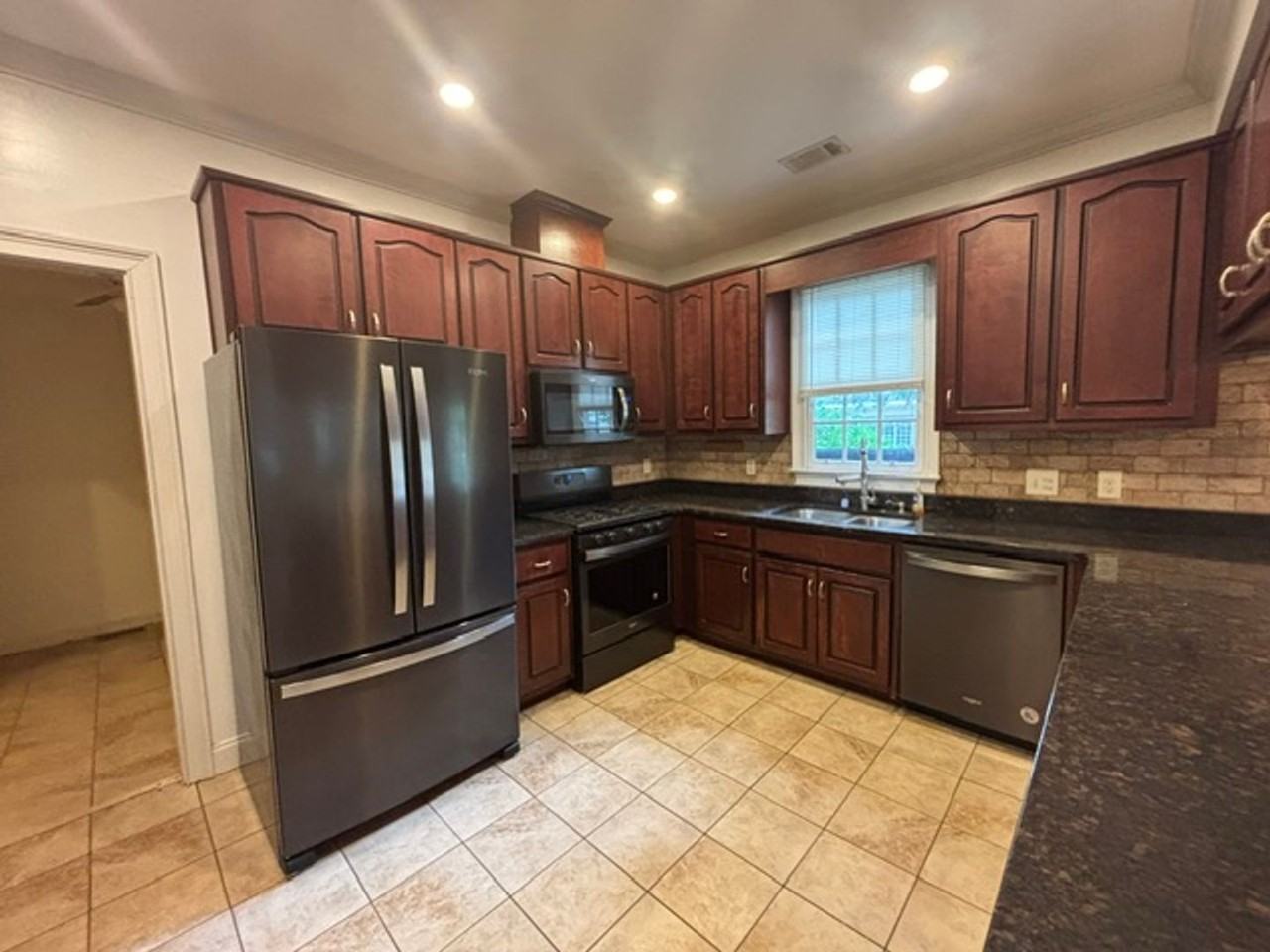 1447 21st St - Photo 5 of 19