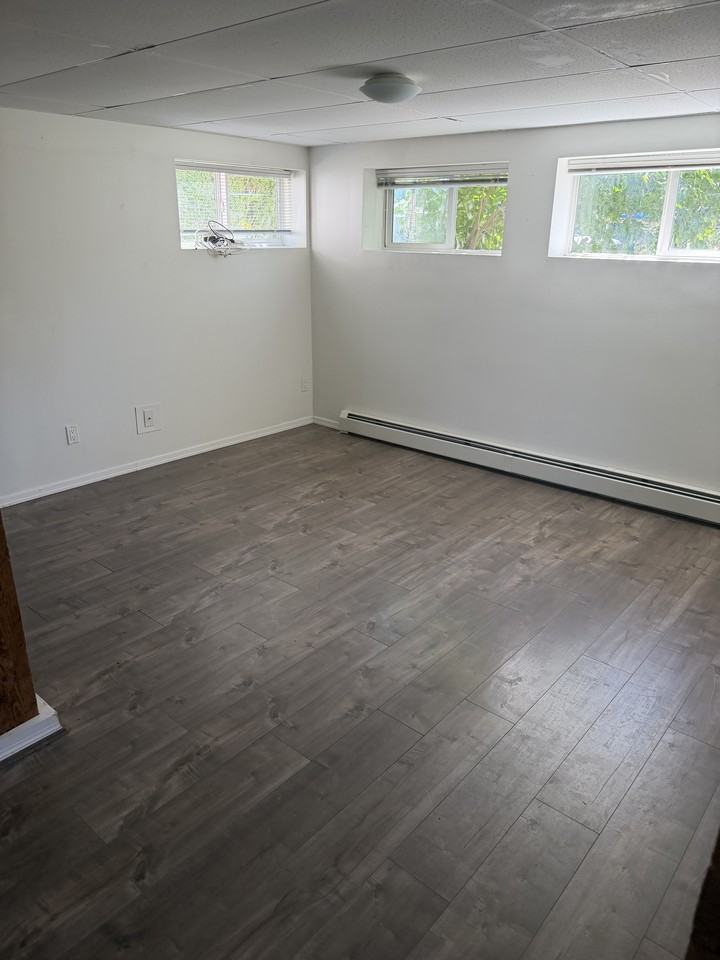 960 Balbirnie Boulevard - Photo 2 of 12