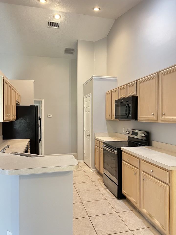 8080 Saint Andrews Cir - Photo 7 of 14