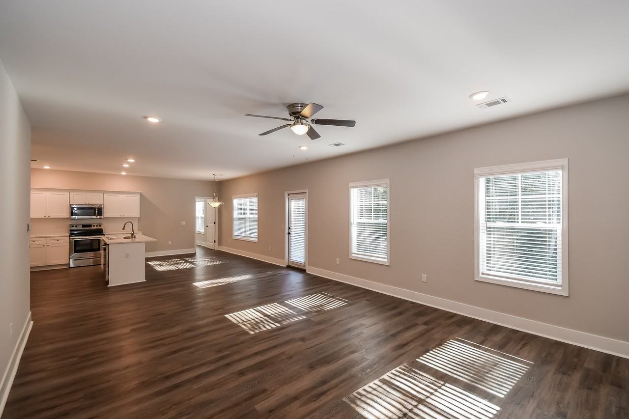 67 Greyfield Dr - Photo 3 of 16