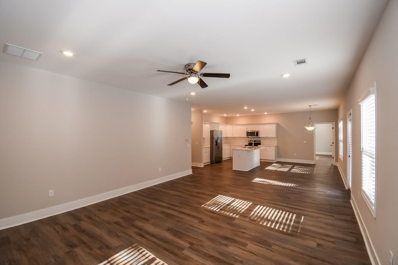 67 Greyfield Dr - Photo 5 of 16