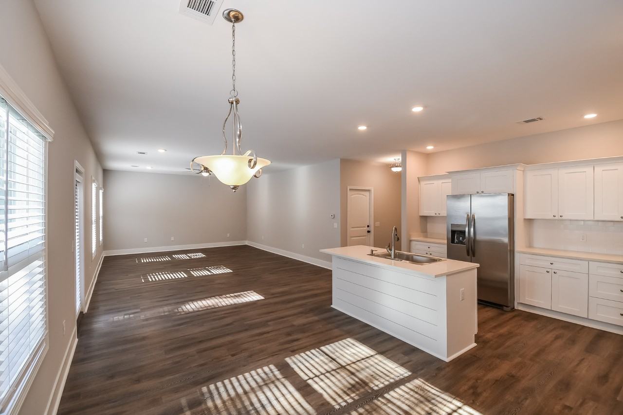 67 Greyfield Dr - Photo 6 of 16
