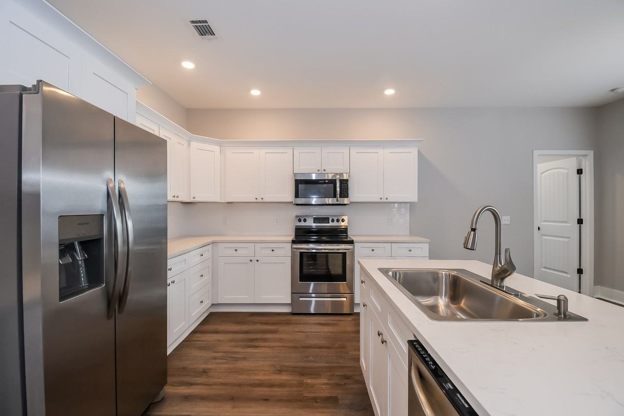 67 Greyfield Dr - Photo 7 of 16