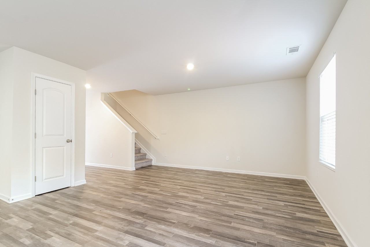 159 Evvalane Dr - Photo 2 of 16